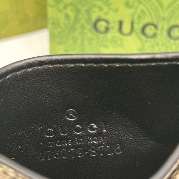 グッチ財布コピー着用イメージ